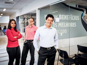 Sergio Souza, presidente da Teleperformance no Brasil, e a equipe de recursos humanos: em 6 horas, o candidato passa por todas as etapas de recrutamento 